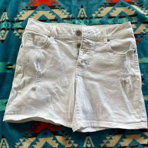High rise Maurice’s ripped jean shorts